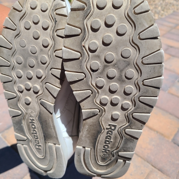 Reebok - Picture 2 of 3